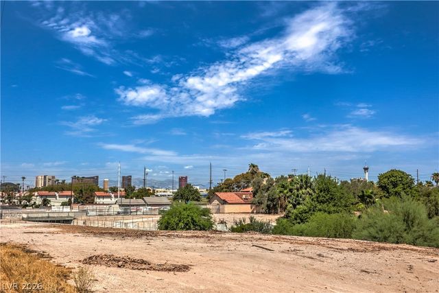 1926 Papago Lane, Las Vegas, NV 89169