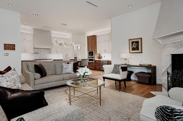 34 Bellweather Court, The Woodlands, TX 77381