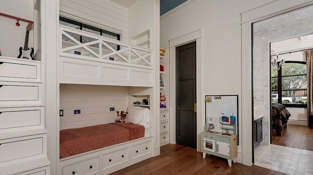 34 Bellweather Court, The Woodlands, TX 77381