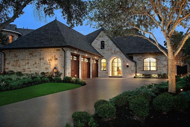 34 Bellweather Court, The Woodlands, TX 77381