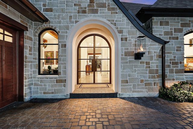 34 Bellweather Court, The Woodlands, TX 77381