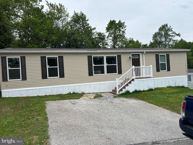 58 CHEROKEE DR, Windsor, PA 17366