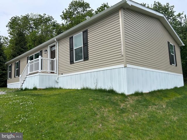 58 CHEROKEE DR, Windsor, PA 17366