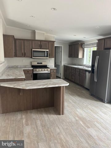 58 CHEROKEE DR, Windsor, PA 17366