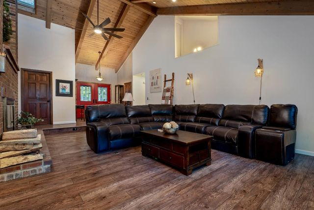 19048 Swallow Way, Penn Valley, CA 95946