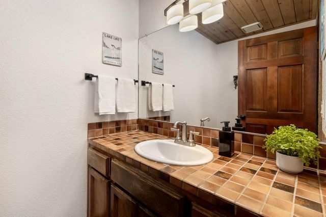 19048 Swallow Way, Penn Valley, CA 95946