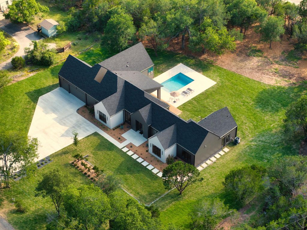 12104 Trailmaster DR, Austin, TX 78737