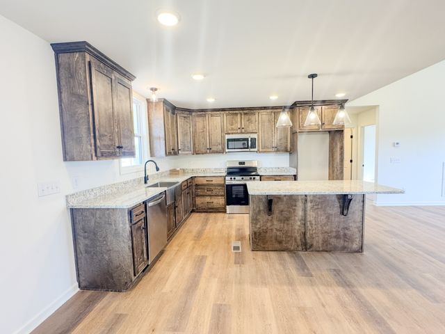 575 Pleasant Hill Rd, Lafayette, TN 37083