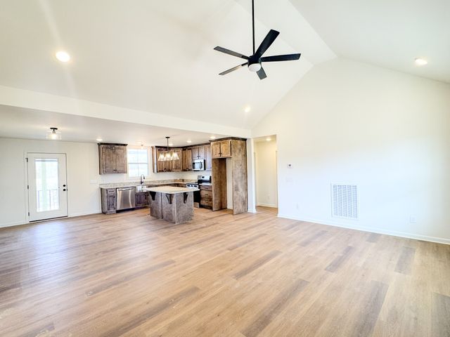 575 Pleasant Hill Rd, Lafayette, TN 37083
