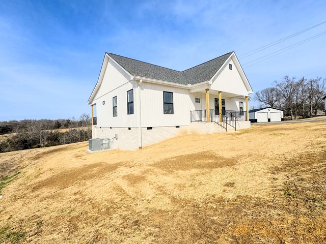 575 Pleasant Hill Rd, Lafayette, TN 37083
