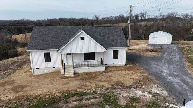 575 Pleasant Hill Rd, Lafayette, TN 37083