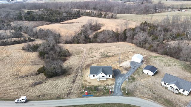 575 Pleasant Hill Rd, Lafayette, TN 37083