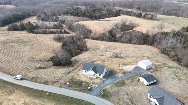 575 Pleasant Hill Rd, Lafayette, TN 37083