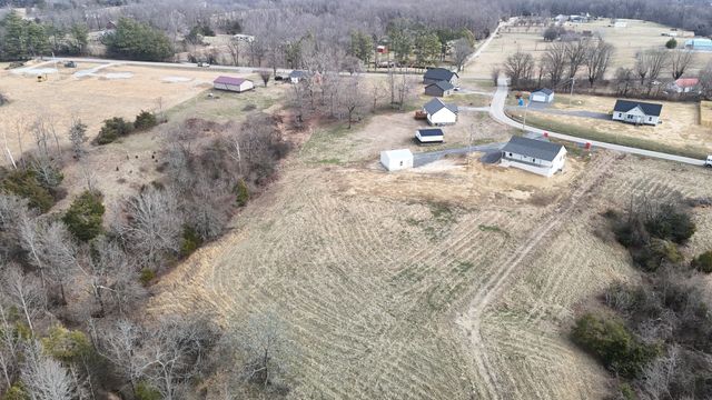 575 Pleasant Hill Rd, Lafayette, TN 37083