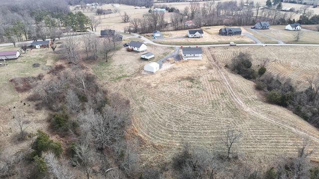575 Pleasant Hill Rd, Lafayette, TN 37083