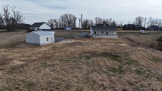 575 Pleasant Hill Rd, Lafayette, TN 37083