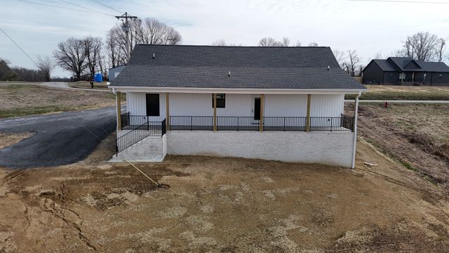 575 Pleasant Hill Rd, Lafayette, TN 37083