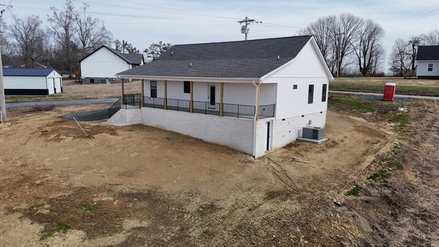 575 Pleasant Hill Rd, Lafayette, TN 37083