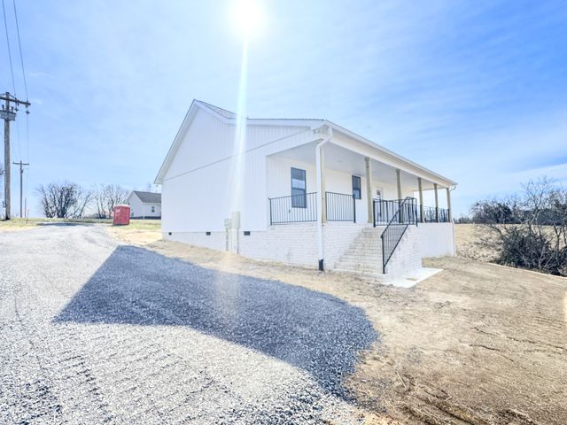 575 Pleasant Hill Rd, Lafayette, TN 37083