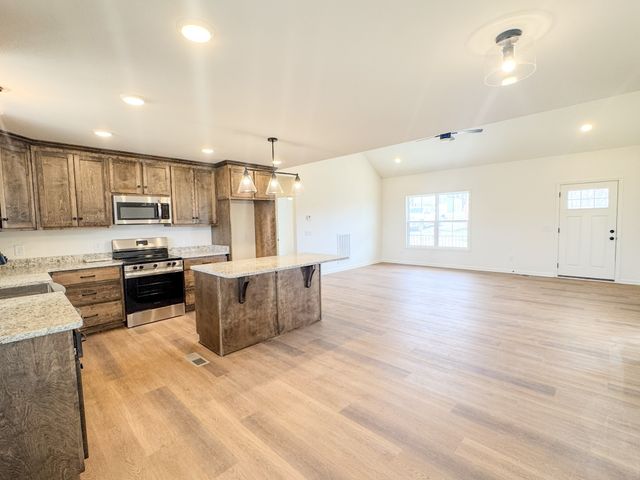 575 Pleasant Hill Rd, Lafayette, TN 37083