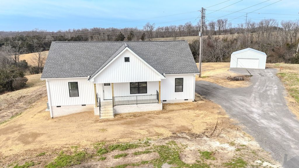 575 Pleasant Hill Rd, Lafayette, TN 37083