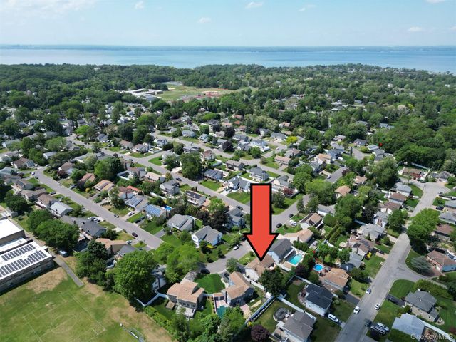 43 Hitching Post Lane, Glen Cove, NY 11542