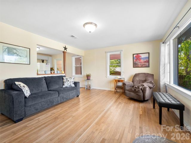 209 Wilmont Drive, Hendersonville, NC 28792