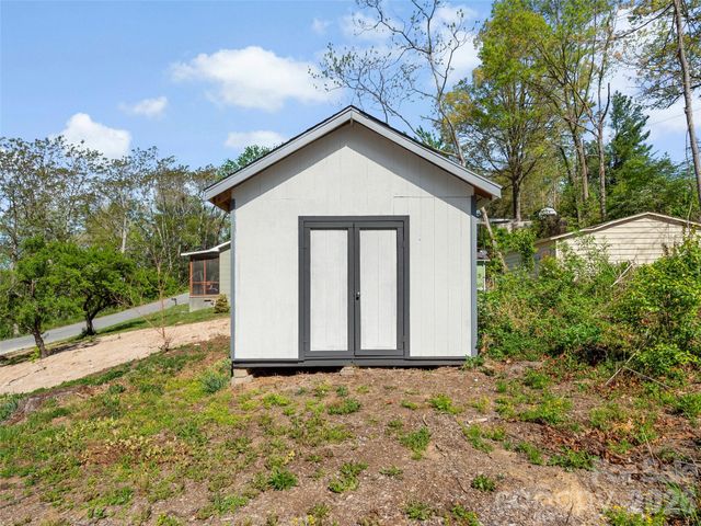 209 Wilmont Drive, Hendersonville, NC 28792