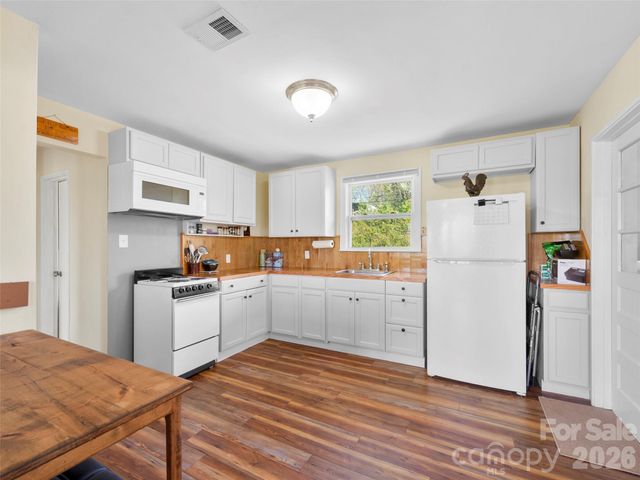 209 Wilmont Drive, Hendersonville, NC 28792
