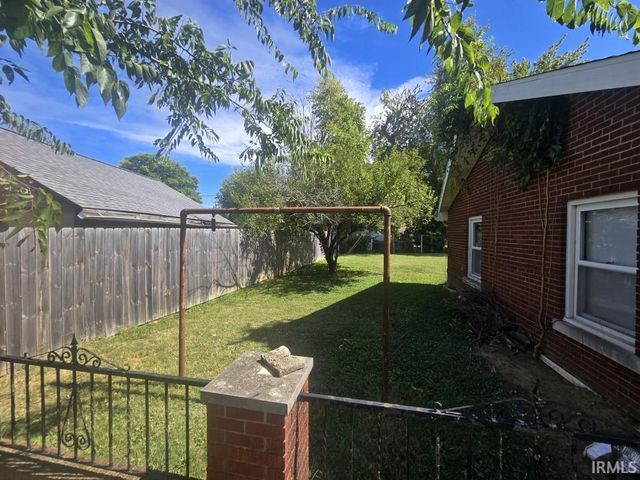 106 S Kenmore Drive, Evansville, IN 47714