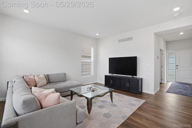 8446 Sandhill Court, White Lake Charter Township, MI 48386