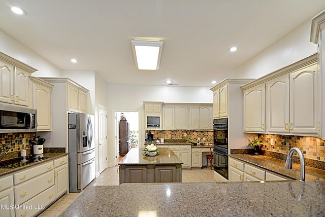 5138 St Andrews Cove, Olive Branch, MS 38654