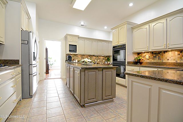 5138 St Andrews Cove, Olive Branch, MS 38654