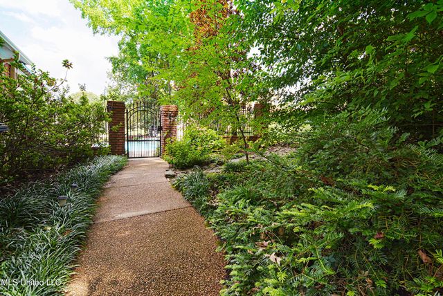 5138 St Andrews Cove, Olive Branch, MS 38654