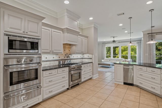 206 Timberton Dr., Hattiesburg, MS 39401