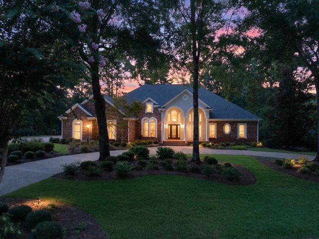 206 Timberton Dr., Hattiesburg, MS 39401