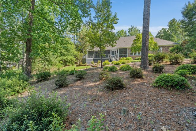 206 Timberton Dr., Hattiesburg, MS 39401