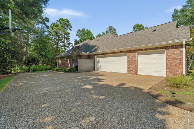 206 Timberton Dr., Hattiesburg, MS 39401