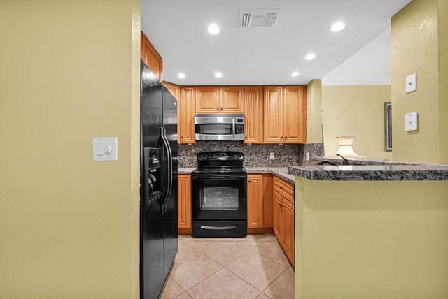 9121 Sunrise Lakes Blvd 106, Sunrise, FL 33322