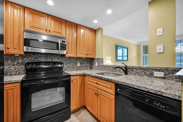 9121 Sunrise Lakes Blvd 106, Sunrise, FL 33322