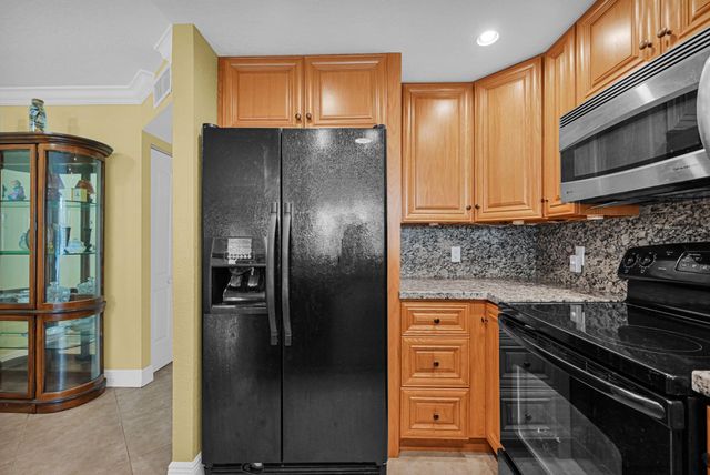 9121 Sunrise Lakes Blvd 106, Sunrise, FL 33322