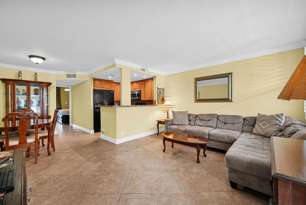 9121 Sunrise Lakes Blvd 106, Sunrise, FL 33322