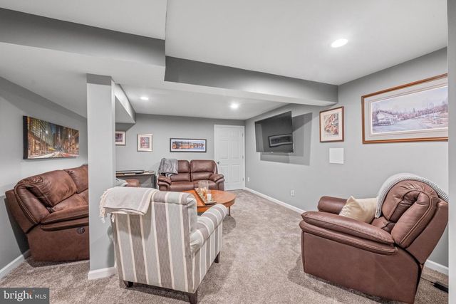 102 FILLY DR, North Wales, PA 19454