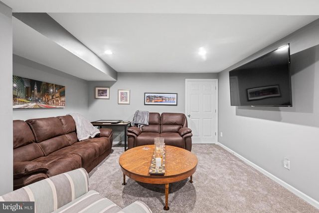 102 FILLY DR, North Wales, PA 19454