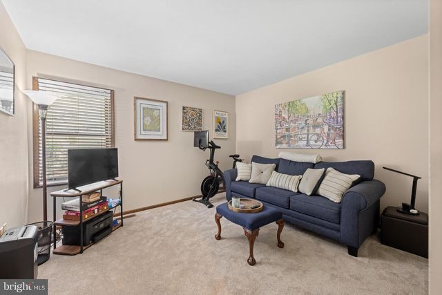 102 FILLY DR, North Wales, PA 19454