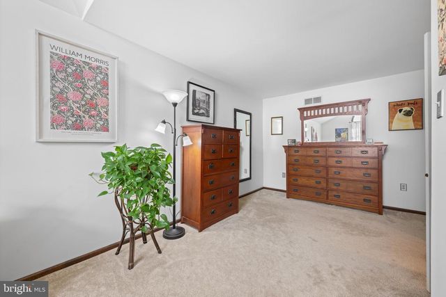 102 FILLY DR, North Wales, PA 19454