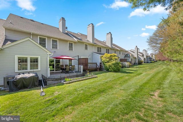 102 FILLY DR, North Wales, PA 19454