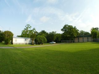 1615 E Wallisville Road, Highlands, TX 77562
