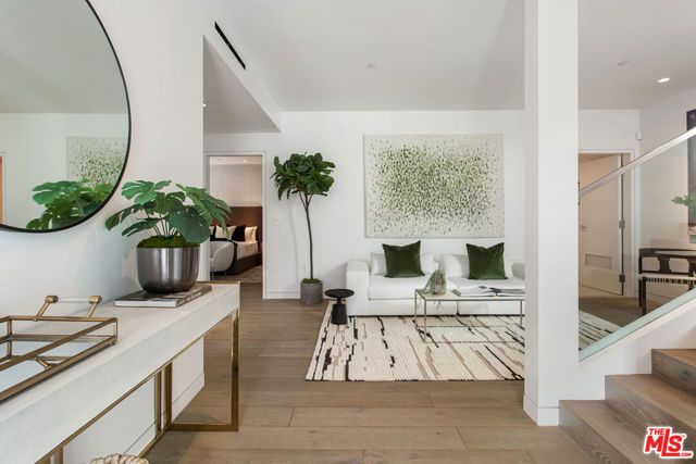 8600 Wilshire Boulevard TH 2, Beverly Hills, CA 90211