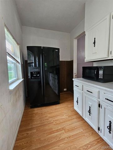 804 Regina Avenue, St Louis, MO 63125